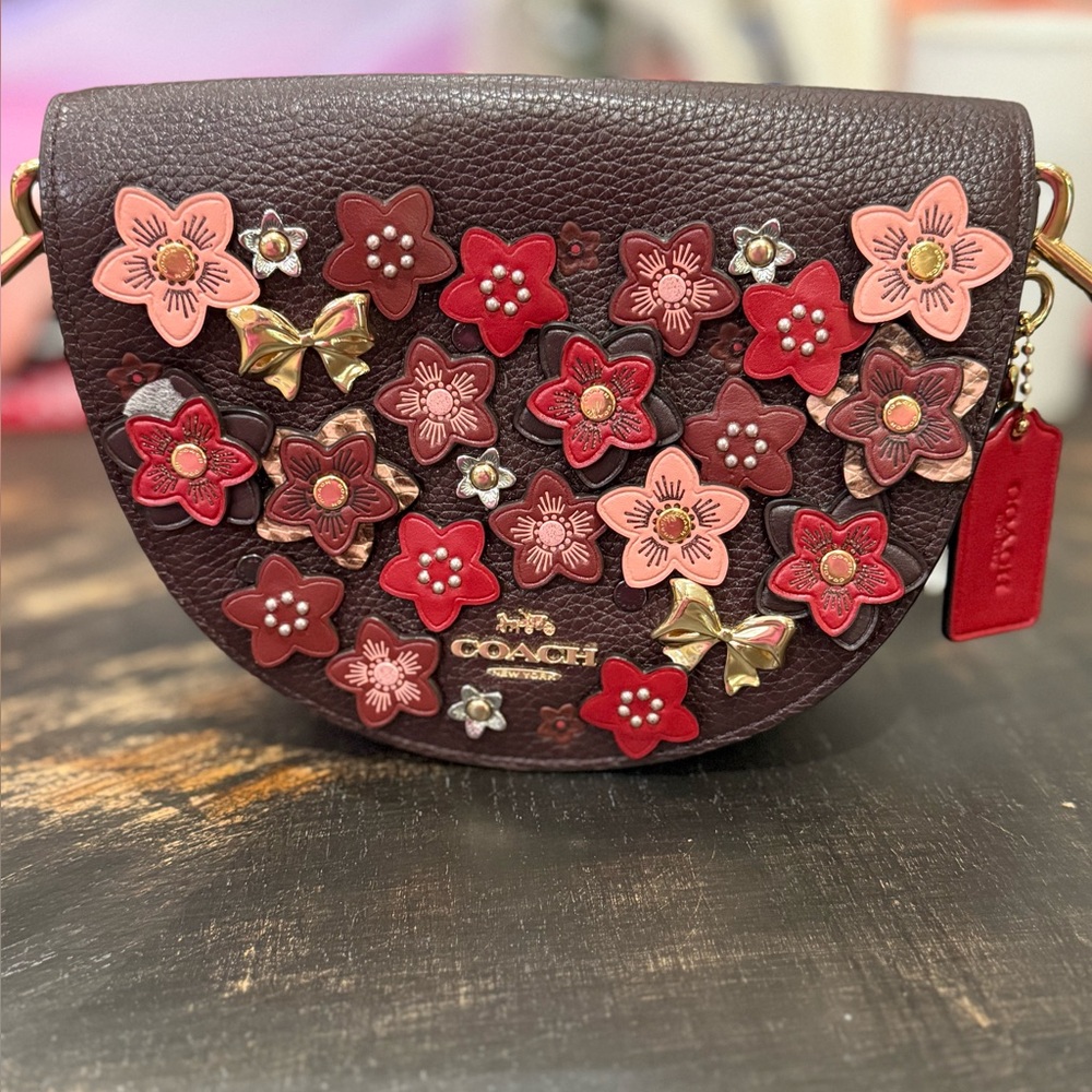 Coach Ellen Crossbody with Daisy Appliqué